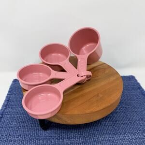Set of 4 Rubbermaid Nesting Measuring Cups With Ring Pink Mauve 8315 9-12 EUC